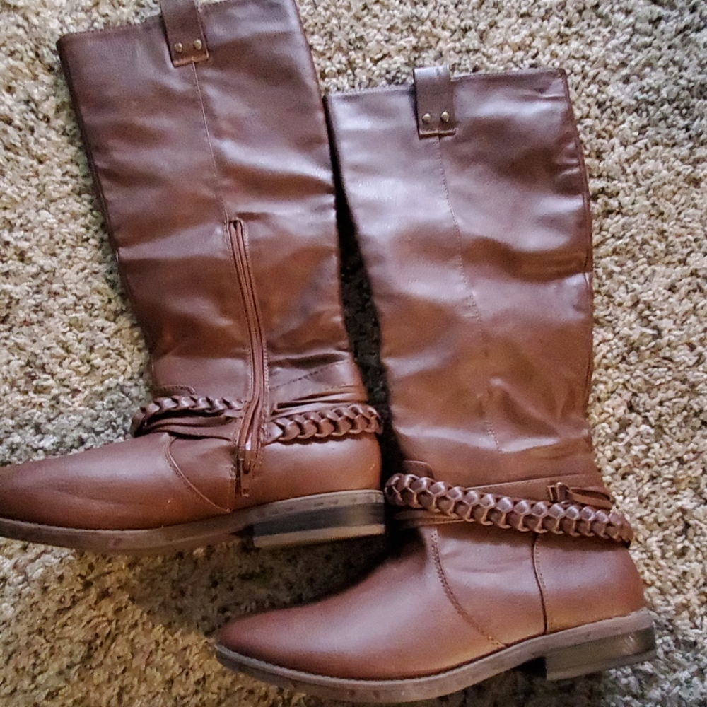 Calf-length boots